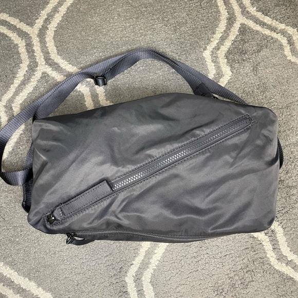 Lululemon Small Duffel Shoulder Crossbody Nylon Bag - Picture 2 of 8
